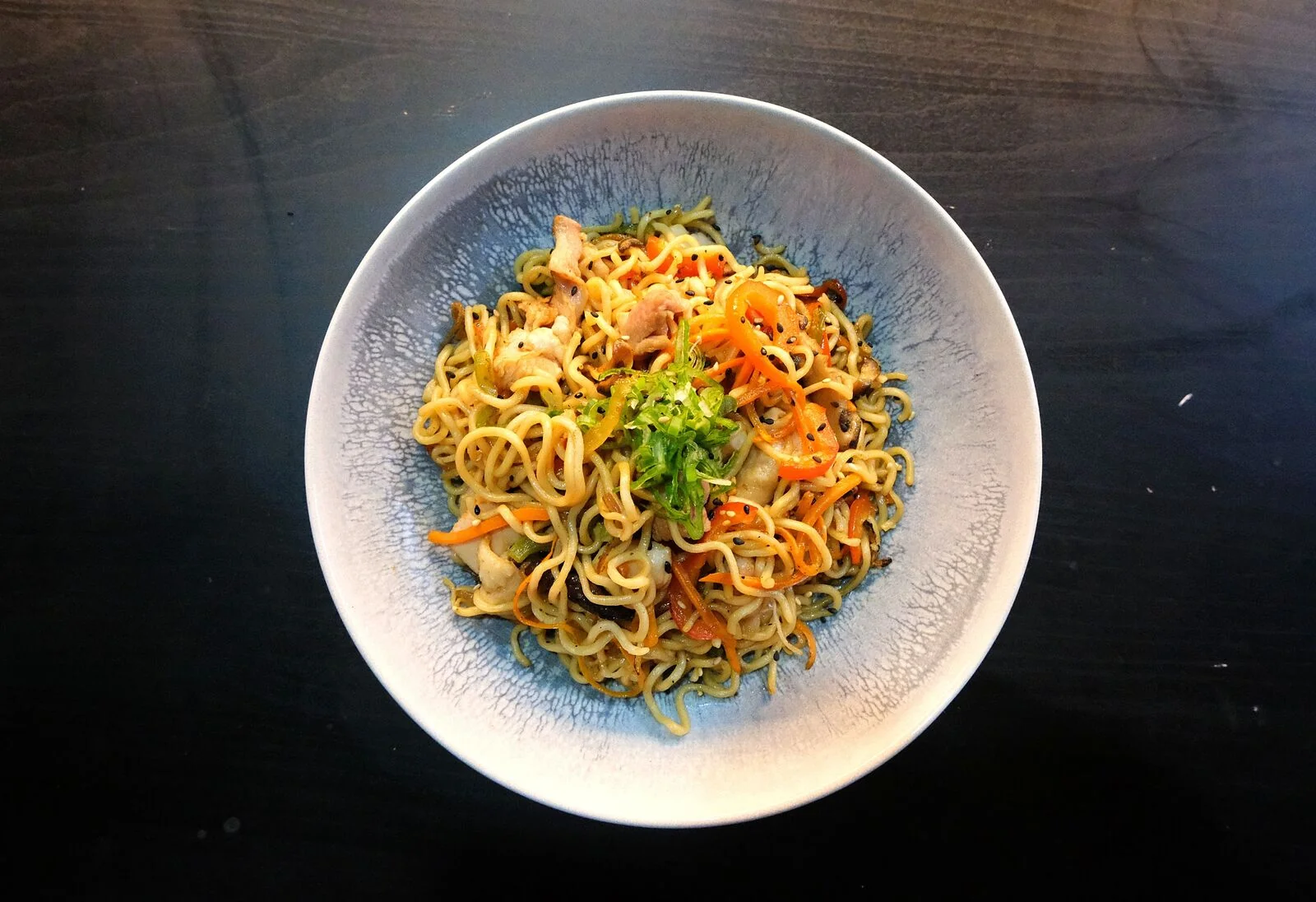 Yakisoba de pollo